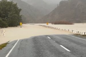 Kaikōura declares state of emergency, flooding shuts SH1