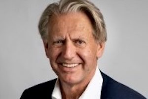 Experience Co chair to step down after Inflite deal