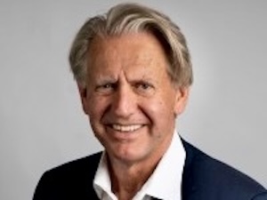 Experience Co chair to step down after Inflite deal